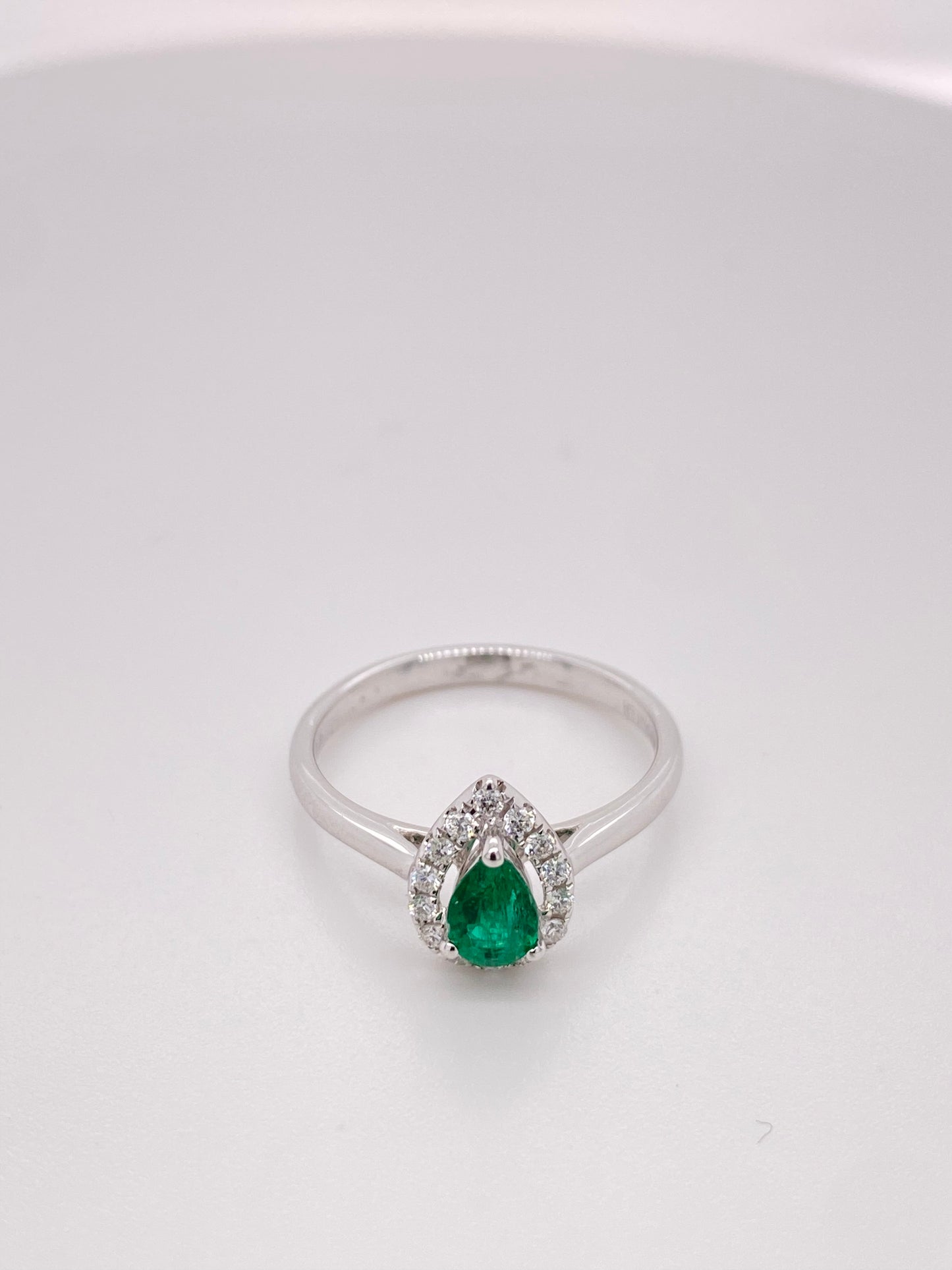 18K White Gold Emerald & Diamond Ring